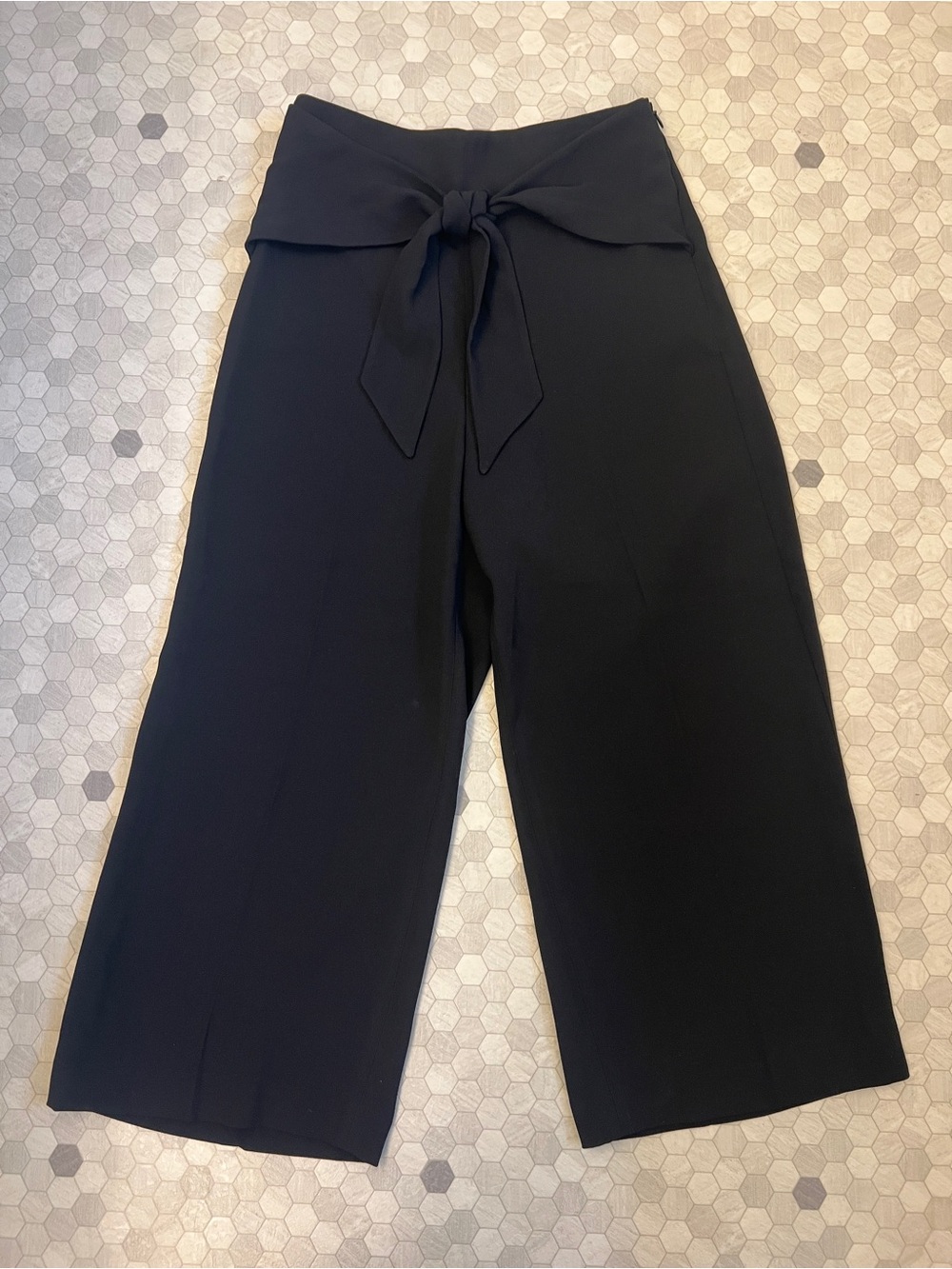 Express Black High Rise Tie Waist Cropped Culottes Wide Leg Pants Size 4